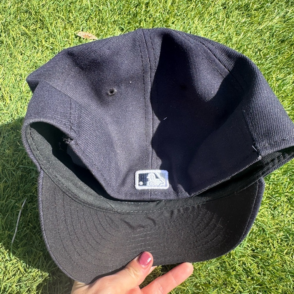 New York Yankees hat size 7 1/4 navy - Picture 2 of 4
